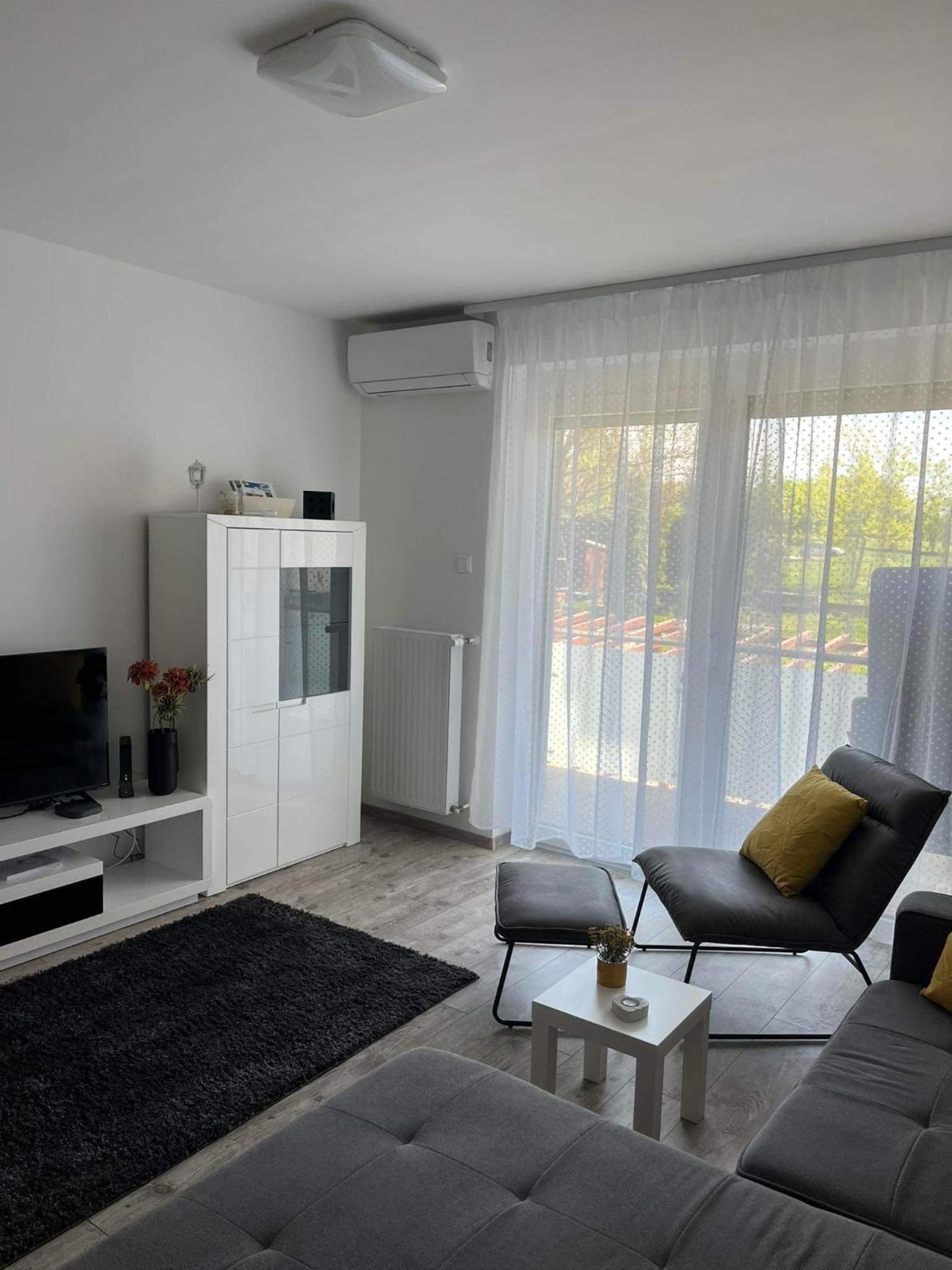 Ada Apartman Шопрон Екстер'єр фото